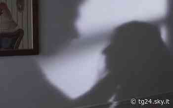 Minaccia e aggredisce madre e sorella, arrestato a Catania - Sky Tg24