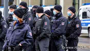Havelland: Hunderte protestieren gegen Corona-Maßnahmen in Rathenow - rbb24
