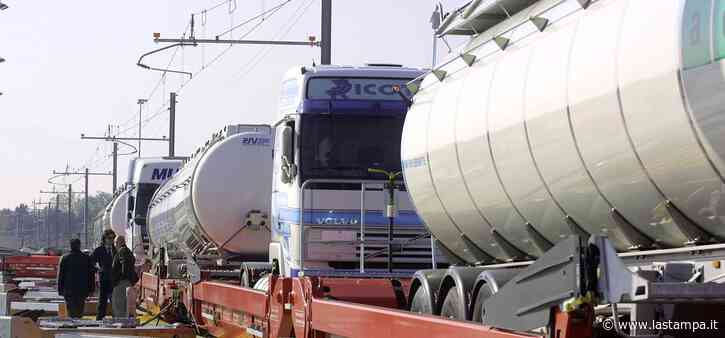 Schiacciato dal convoglio a Orbassano, macchinista muore a poche settimane dalla pensione - La Stampa