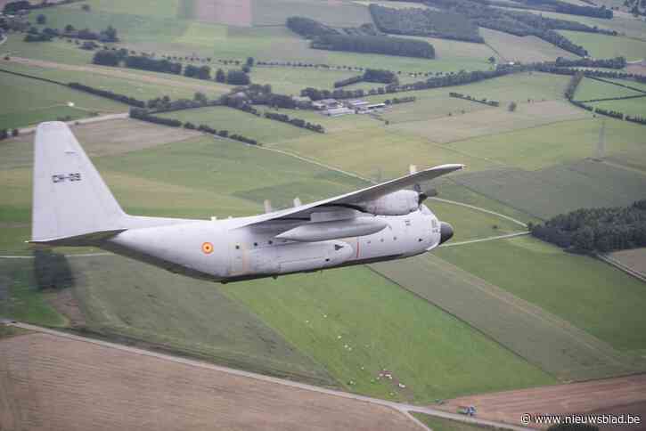 Publiek vrijdag welkom om overvliegende C-130-vrachtvliegtuigen uit te zwaaien op vliegveld