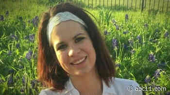 1 year later, family continues search for missing woman, last seen with man in Texas parking lot