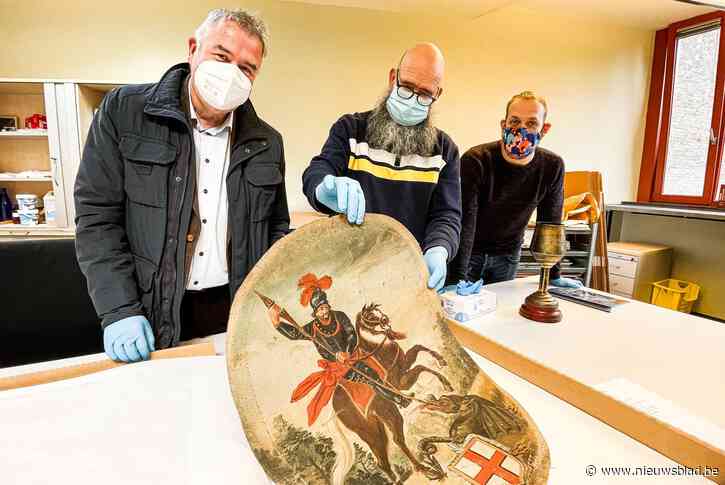 Oude vlag, relikwie of historisch essay? Naar het nieuwe transitdepot ermee: “We reinigen, inventariseren en geven het terug aan de eigenaar”