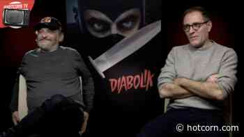 Diabolik: video intervista a Valerio Mastandrea e Marco Manetti - The Hot Corn Italy