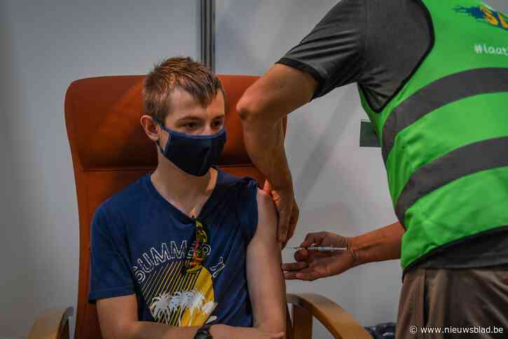 Vaccinatiecentra gooien planning om: “Maar vaccinatie is geen bol.com, hé. Het is niet vandaag besteld en morgen geleverd”