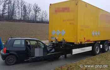 Überholversuch missglückt: Auto rutscht in Lkw-Anhänger - Passauer Neue Presse