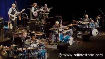 Flashback: King Crimson Perform ’21st Century Schizoid Man’ in 2015