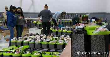 ‘The need is growing’: Cheer crates go out to Saskatoon Public Schools families
