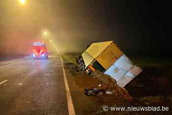 Vrachtwagen kantelt in Tessenderlo