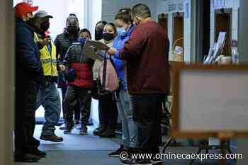 U.S. faces a double coronavirus surge as omicron advances - Vanderhoof Omineca Express