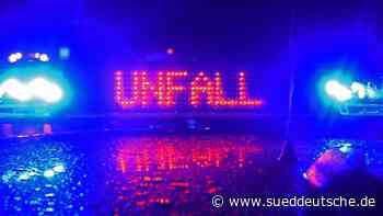 Christbaum mit Auto überfahren - Süddeutsche Zeitung