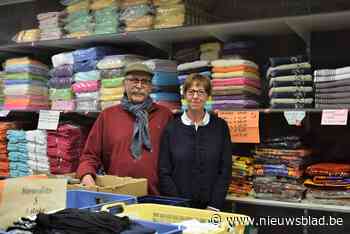 Michel (63) en Yvonne (60) sluiten na 37 jaar ‘hard labeur’ hun textielwinkel: “Ons weekend startte pas op zondagnamiddag”