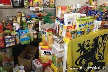 Vlaams Belang deelt kerstpakketten uit aan kwetsbare gezinnen - Het Nieuwsblad