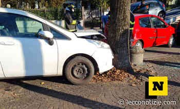 Finisce fuori strada sul lungolago di Lecco e urta due auto parcheggiate - Lecco Notizie