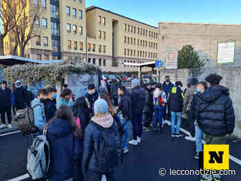 Lecco | Aule al freddo, fuori anche gli studenti del Bovara - Lecco Notizie