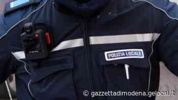 Modena, la Polizia locale prepara le bodycam: «Una garanzia per agenti e cittadini» - La Gazzetta di Modena