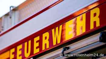 Gruppe von Jugendlichen setzt in Rosenheim Wertstoffinsel in Flammen