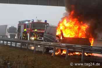 Transporter-Brand auf A4: Häftling und Wärter fliehen vor den Flammen - TAG24