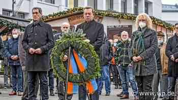 Siegen: Stilles Gedenken zum Jahrestag der Zerstörung 1944 - Westfalenpost