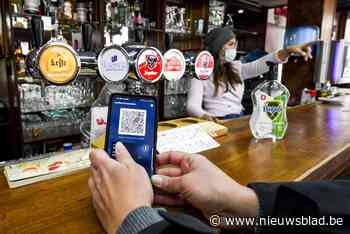 Man gaat cafébaas met mes te lijf tijdens ruzie over coronapas, parket vordert twee jaar cel