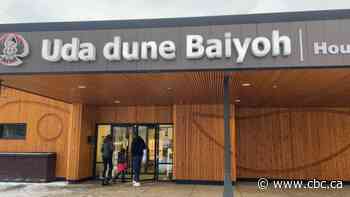 While Omicron spreads, B.C. vaccine clinics are closing for the holidays