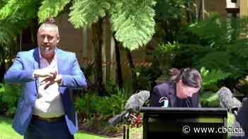 Spider interrupts COVID-19 news conference in Australia