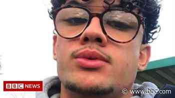 Gloucester stabbing: Murder probe after 16-year-old dies - BBC News