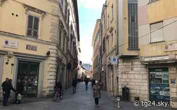 Obbligo di mascherine all'aperto a Foligno - Sky Tg24