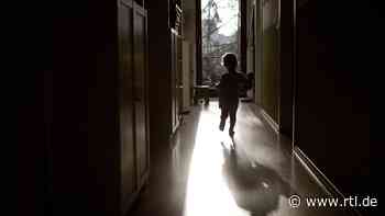 Aichach: Vierjähriger im Unterhemd geht allein auf Einkaufstour - RTL Online