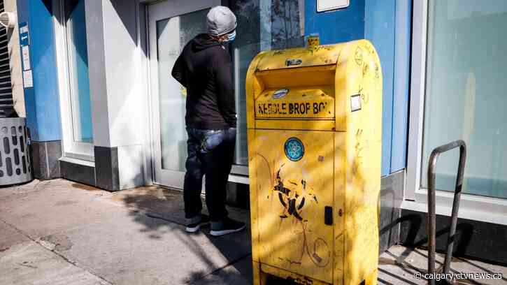 Calgary, Edmonton outreach groups take to the streets to monitor for drug overdoses