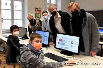 Schul-AG knüpft Kontakt zu Elektronik-Dienstleister - Freie Presse