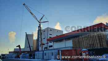 Moretta: Un'autogru di 60 metri all'opera da Inalpi - Solleverà i componenti in acciaio - Il Corriere di Saluzzo