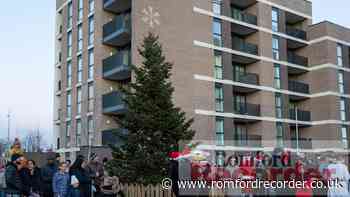 New tree marks Beam Park's first Christmas celebration - Romford Recorder
