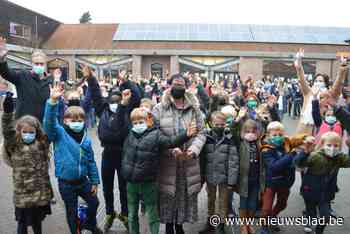 Juf Katrien gaat met pensioen, maar leerlingen hebben laatste verrassing voor haar