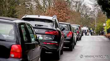 Essen: Parkchaos am Impfzentrum Kardinal-Hengsbach-Haus - WAZ News
