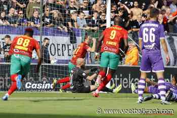 Beerschot tegen KV Oostende, een wedstrijd die beide moeten winnen om terug naar boven te kijken