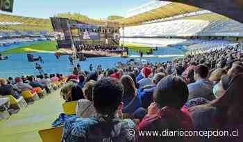 Sinfónica y Coro UdeC regalaron melodías navideñas en masivo show en el Ester Roa - Diario Concepción