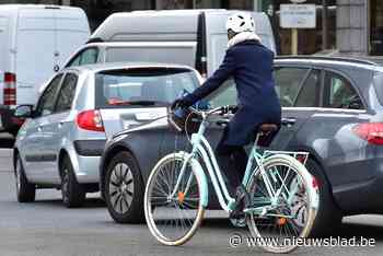 28-jarige fietsster lichtgewond na aanrijding door auto