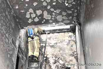 Twee gewonden bij brand in trappenhal (Brussel) - Het Nieuwsblad