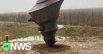 Kunstenaar plaatst reuzegrote torenschelp in Borgloon, waar 30 miljoen jaar geleden zee was - VRT NWS