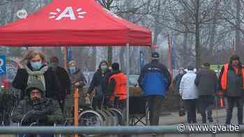 Vaccinatiepunt in Stabroek: “Meegereden met overburen, heel gemakkelijk!” - Gazet van Antwerpen