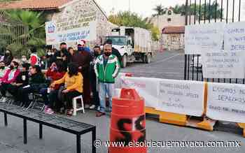 Trabajadores de Tlaquiltenango exigen pago de aguinaldo - El Sol de Cuernavaca