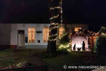KWB installeert gloednieuwe kerststal en toont weer kerstfilmpjes