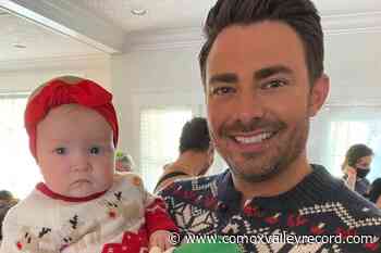 Doubling their fun: Vancouver Island twins appear in Hallmark Christmas movie - Comox Valley Record