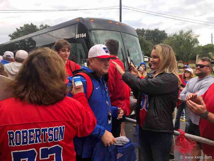 Fans send off Westlake football before Saturday state championship