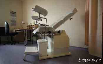 Bari, falso ginecologo terrorizzava le donne con diagnosi per compiere visite online - Sky Tg24