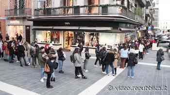 ClioMakeUp apre il suo negozio a Bari: 'Non mi aspettavo una fila così, ma ero pronta da due anni' - Repubblica TV