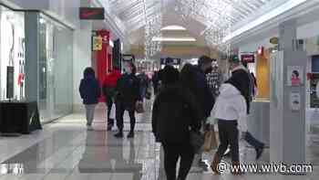 Shoppers head to the Niagara Falls Outlets during the last weekend before Christmas