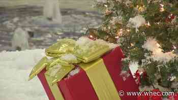 Holiday shoppers aren't letting COVID "grinch" their last-minute shopping