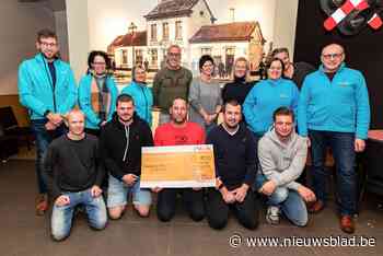 Sint schenkt 720 euro aan Kiekafobee (Lichtervelde) - Het Nieuwsblad