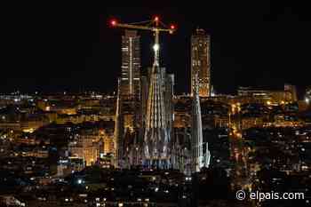 La estrella de la Sagrada Familia ya ilumina el cielo de Barcelona - EL PAÍS